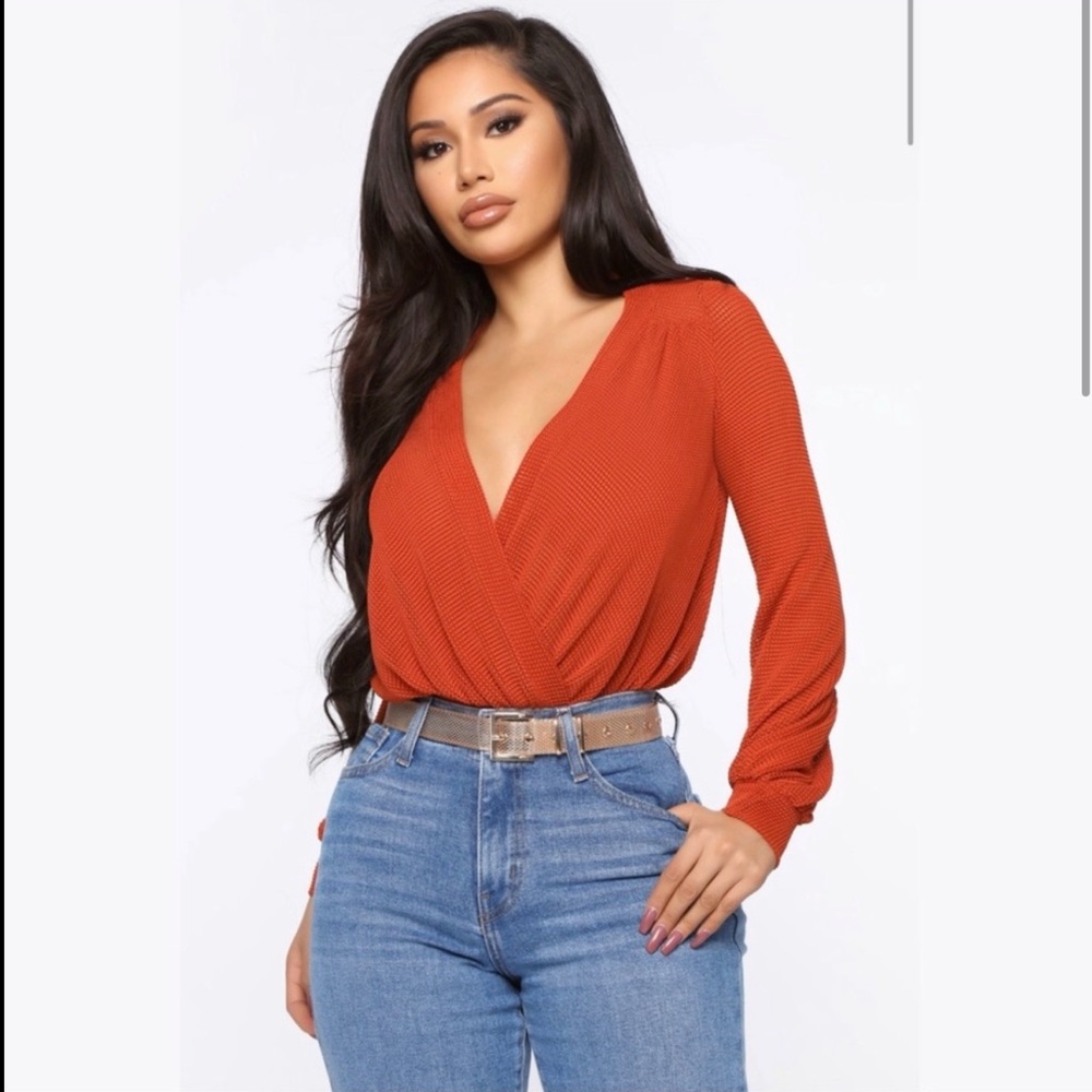 NWT Fashion Nova Rust Surplice Neckline Bodysuit in Rust/Burnt Orange - Picture 3 of 9